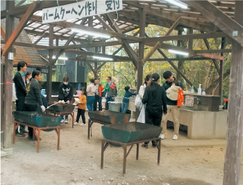 バームクーヘン作り会場の様子