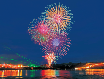 色鮮やかな打ち上げ花火