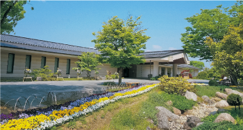 万葉文化館の外観