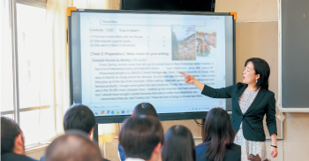 電子黒板を活用する様子1