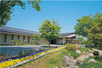 万葉文化館外観