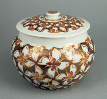 色絵金銀彩四弁花文飾壺