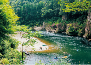 コバルトブルーの瀞峡で川遊び