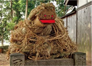 藁(わら)で作られた大蛇