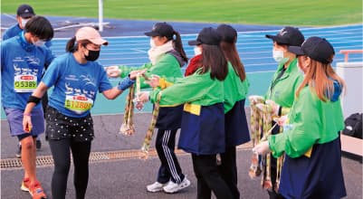 奈良マラソンでのボランティアの様子