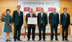 画家の絹谷幸二さんに奈良県民栄誉賞を授与1