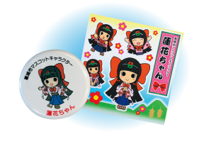 蓮花ちゃんのステッカーと缶バッジ