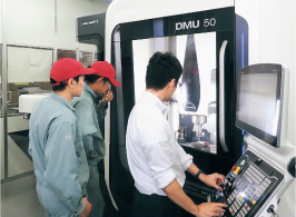 働く意欲と働く力をはぐくむ様子