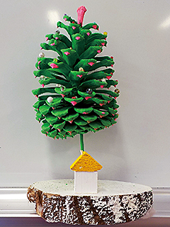 松ぼっくりでツリー作り体験1