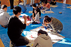 松ぼっくりでツリー作り体験2