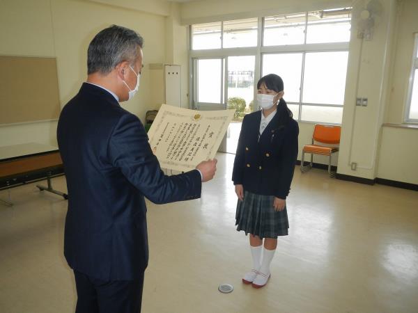 表彰式の様子　郡山西中学校　藤森さん