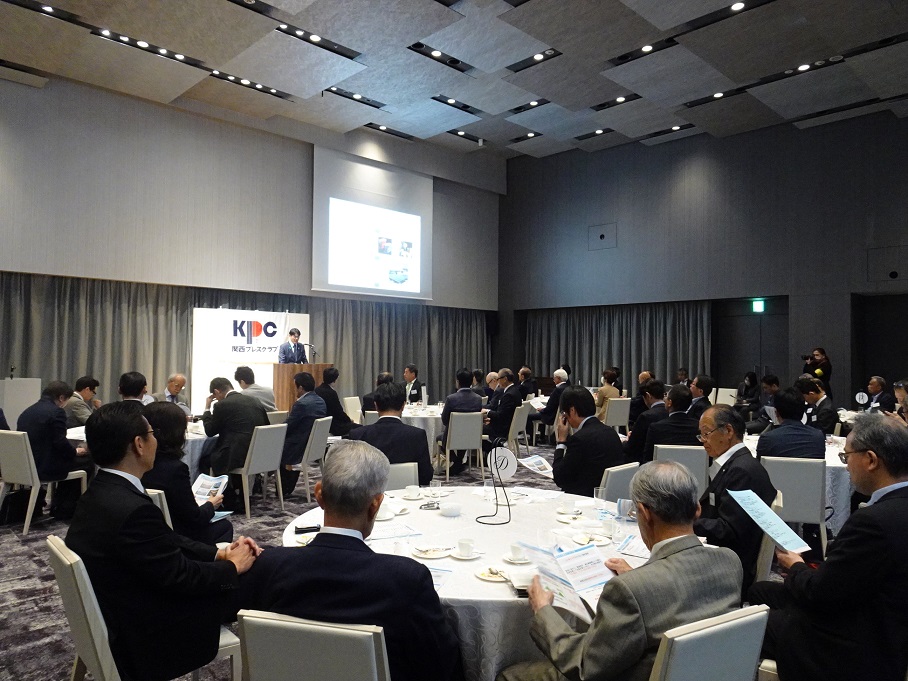 講演する山下知事