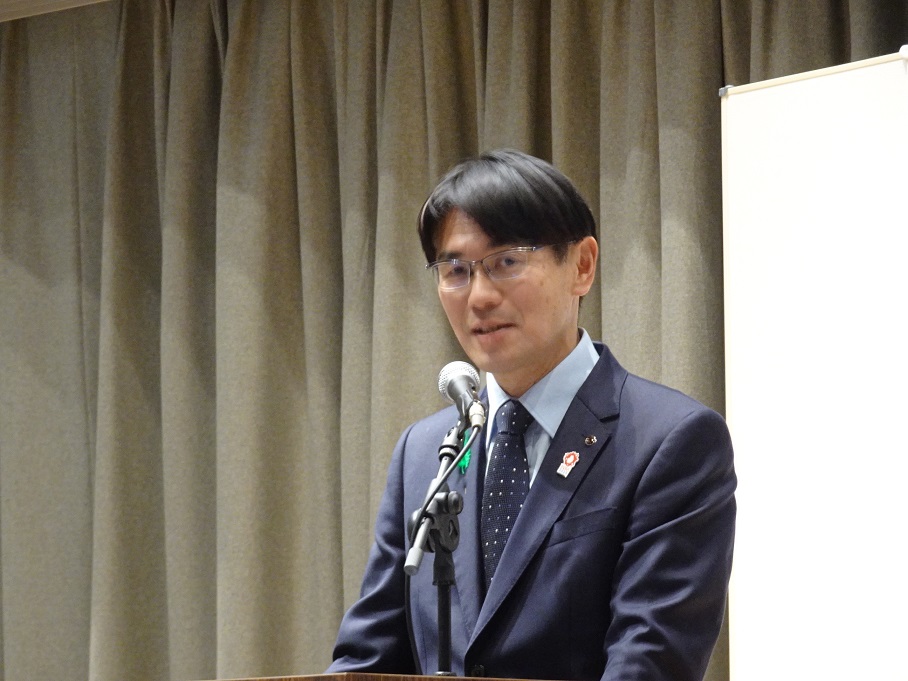 講演する山下知事