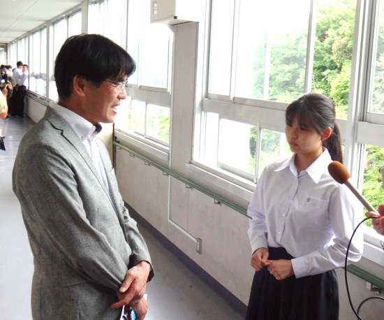 視察の様子4枚目