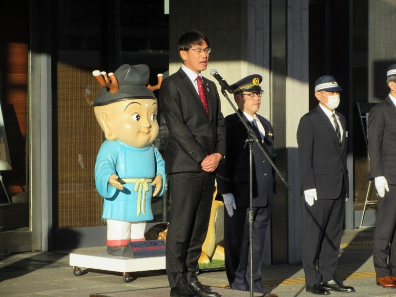 挨拶を述べる山下知事