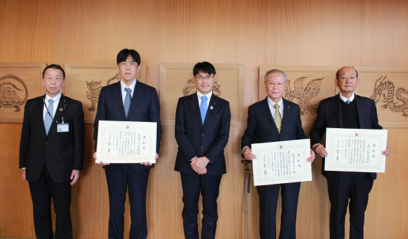 受賞者と山下知事