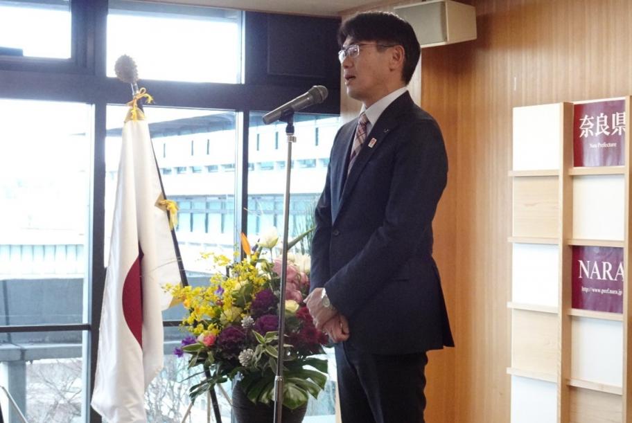 仕事始め式にて訓辞を行う山下知事