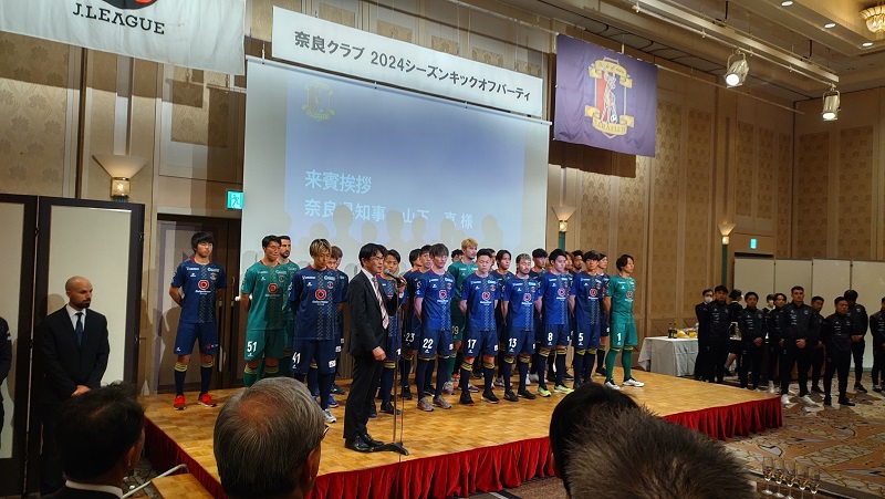 激励メッセージを送る山下知事