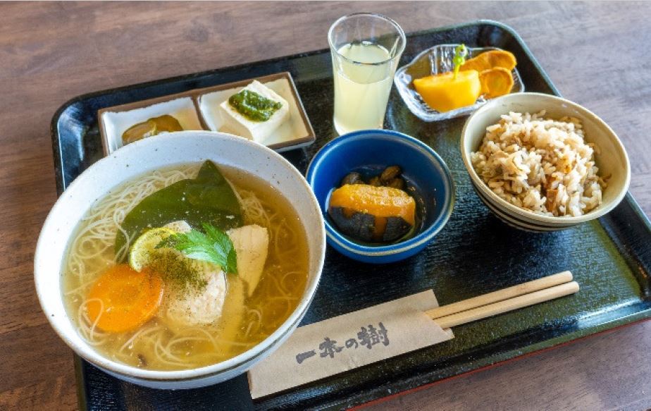 山里cafe 一本の樹の写真1