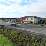 友好の家近く とりあえずアスファルトが敷かれています1