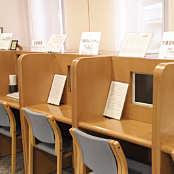 万葉図書・情報室の写真2