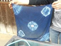 井上紺屋の藍染め体験画像