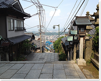 宝山寺参道の写真2