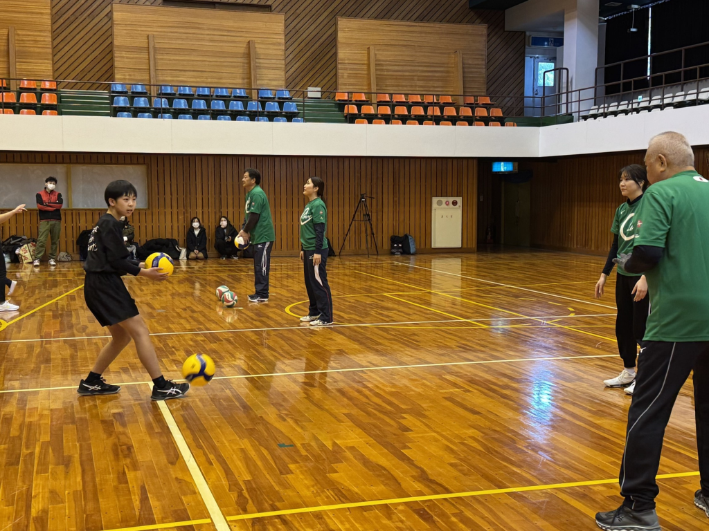 バレーボール体験会レシーブ練習1