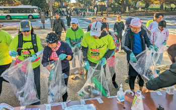 沿道のクリーンアップイベントの様子1