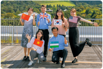 6人の国際交流員