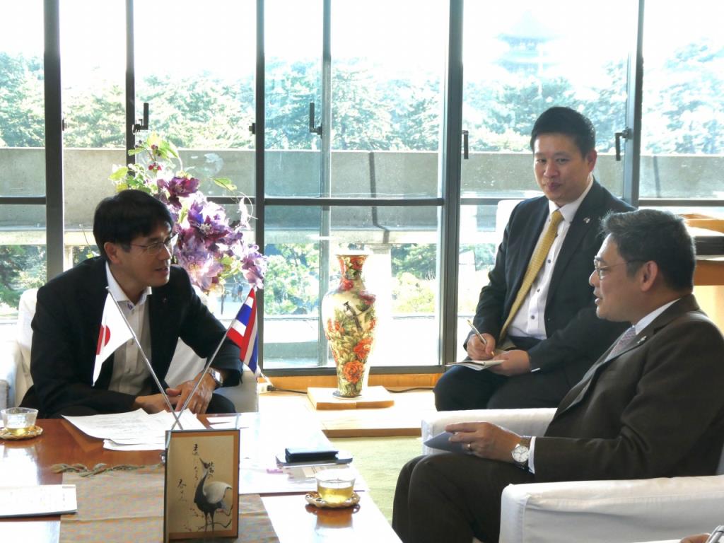 表敬訪問の様子1