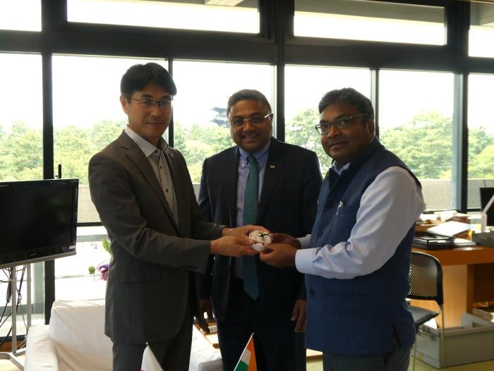 表敬訪問の様子2