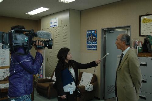取材を受けている様子