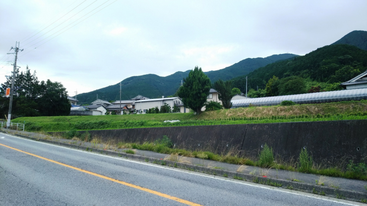 金剛山が眺望できる山麓線（主要地方道御所香芝線）沿い