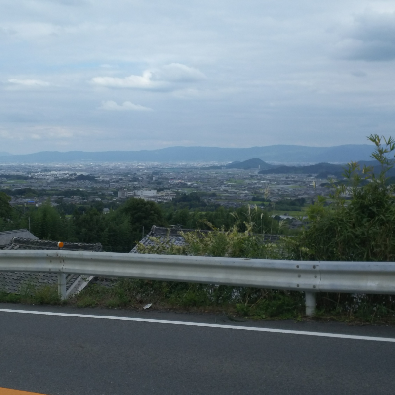奈良盆地が眺望できる山麓線（主要地方道御所香芝線）沿い2