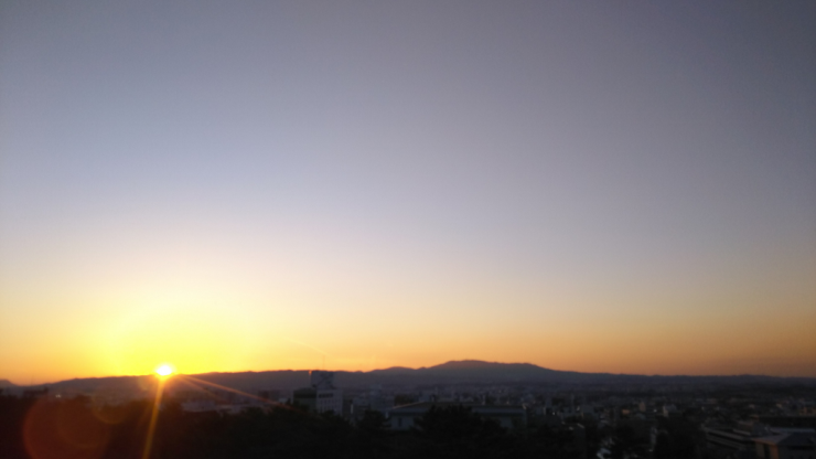 西側の眺め 生駒山・矢田丘陵・市街地のパノラマ