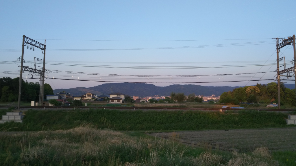 東への眺望（夕暮れ時）若草山・奈良市街