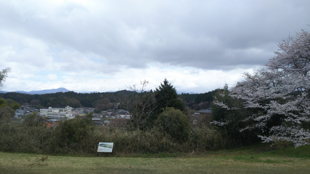 大宇陀の集落を眺望できるかぎろひの丘万葉公園4