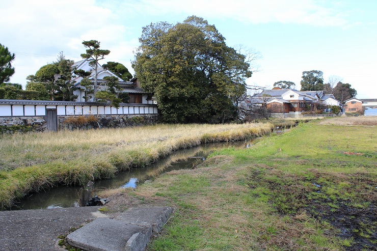 中世の地形が残る環濠集落・番条2