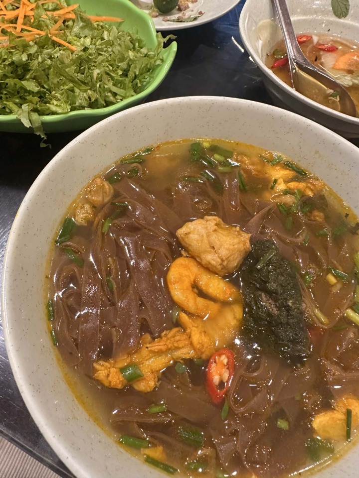 バイン・ダー・クア(カニ入り米麺スープ)