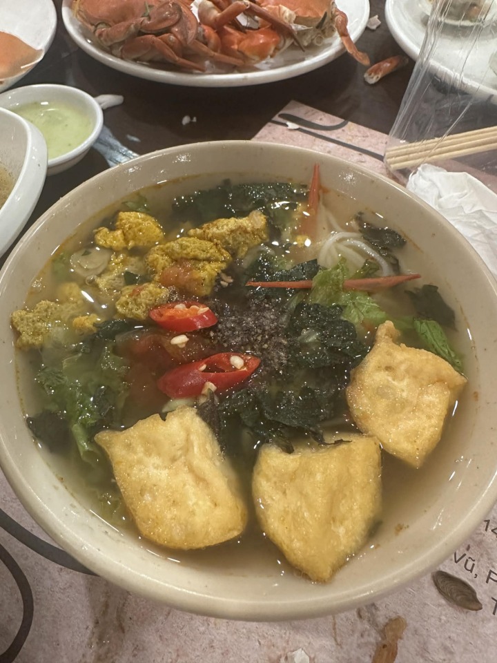 ブン・リウ(カニ味噌入りトマトスープの米麺)