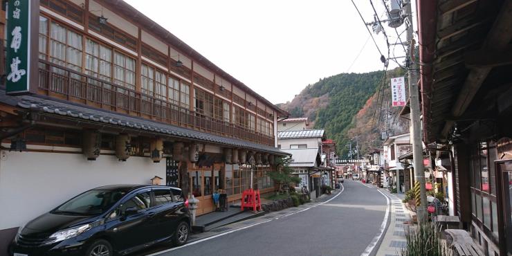 洞川温泉旅館街を眺望できる行者さん通り2