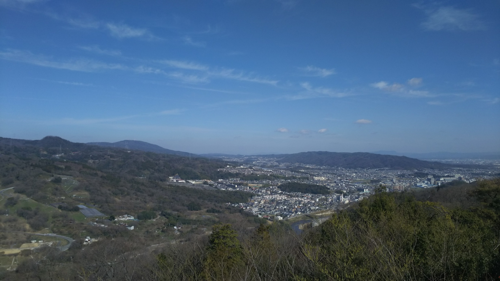 北方向　生駒山・信貴山・矢田丘陵など