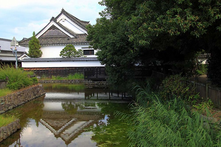 今西家住宅を映す今井町西側の環濠