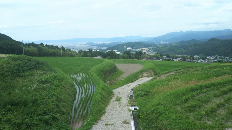 菩提寺の東、道路からの眺望　大和平野・麓の集落など