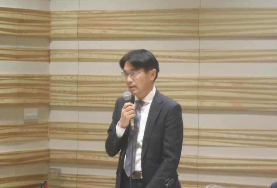 発言する山下知事