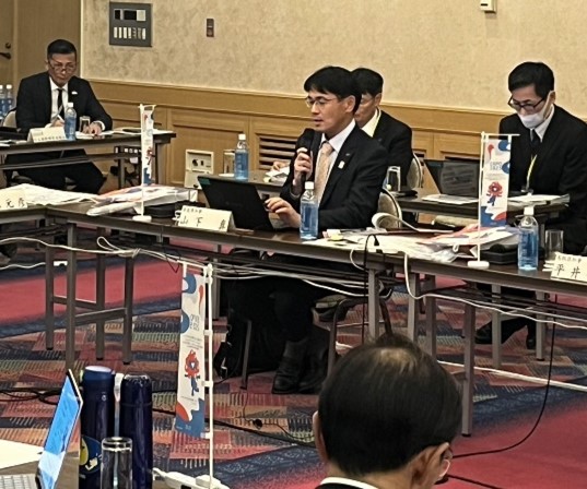 意見交換を行う山下知事