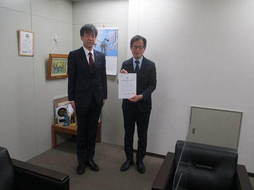 近鉄ケーブルネットワーク登録証交付の様子