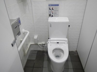 春日大社参道トイレの中写真1