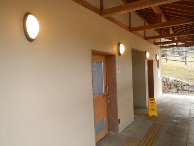 春日野園地トイレ入口